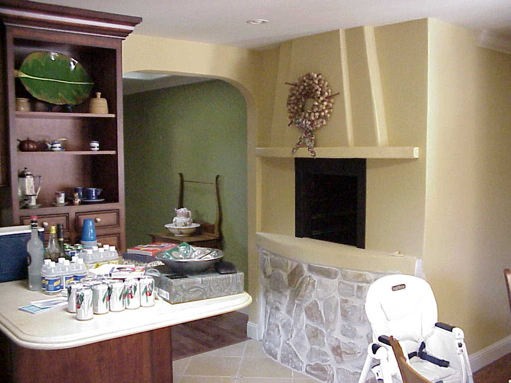 2Kitchen1.JPG